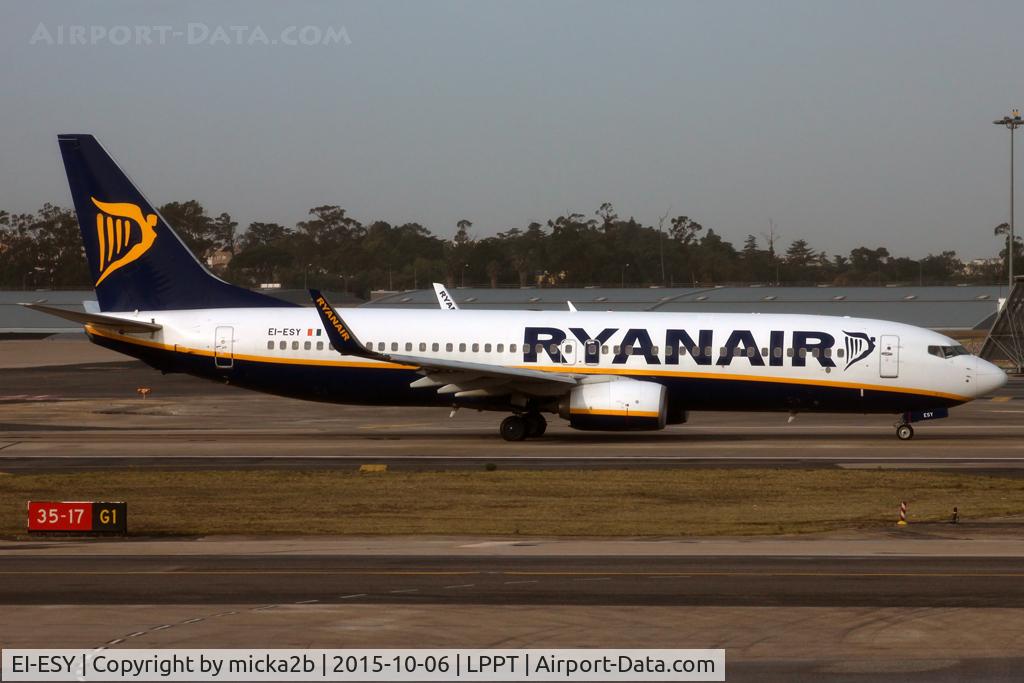 EI-ESY, 2011 Boeing 737-8AS C/N 34999, Taxiing