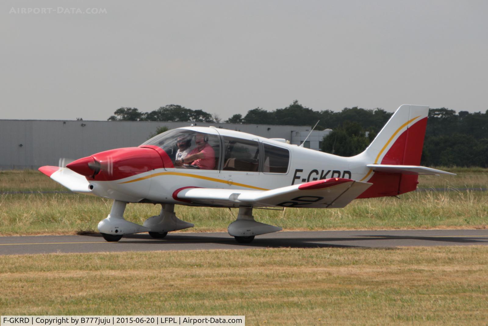 F-GKRD, Robin DR-400-120 Dauphin 2+2 C/N 1992, new peint