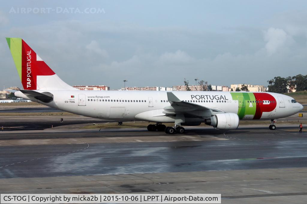 CS-TOG, 1999 Airbus A330-223 C/N 312, Taxiing. Scrapped in october 2019.