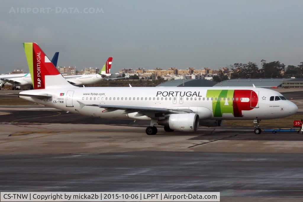 CS-TNW, 2006 Airbus A320-214 C/N 2792, Taxiing