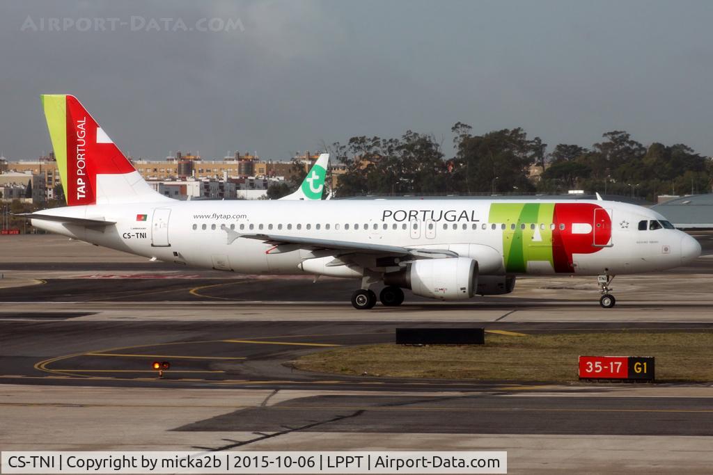 CS-TNI, 1999 Airbus A320-214 C/N 982, Taxiing. Scrapped in december 2020.