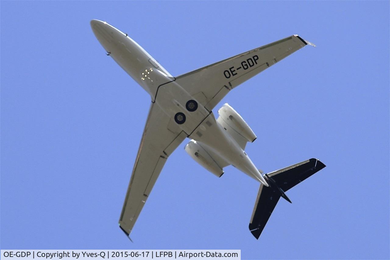 OE-GDP, 2011 Embraer EMB-505 Phenom 300 C/N 50500062, Embraer EMB-505 Phenom 300, Take off rwy 25, Paris-Le Bourget airport (LFPB-LBG)