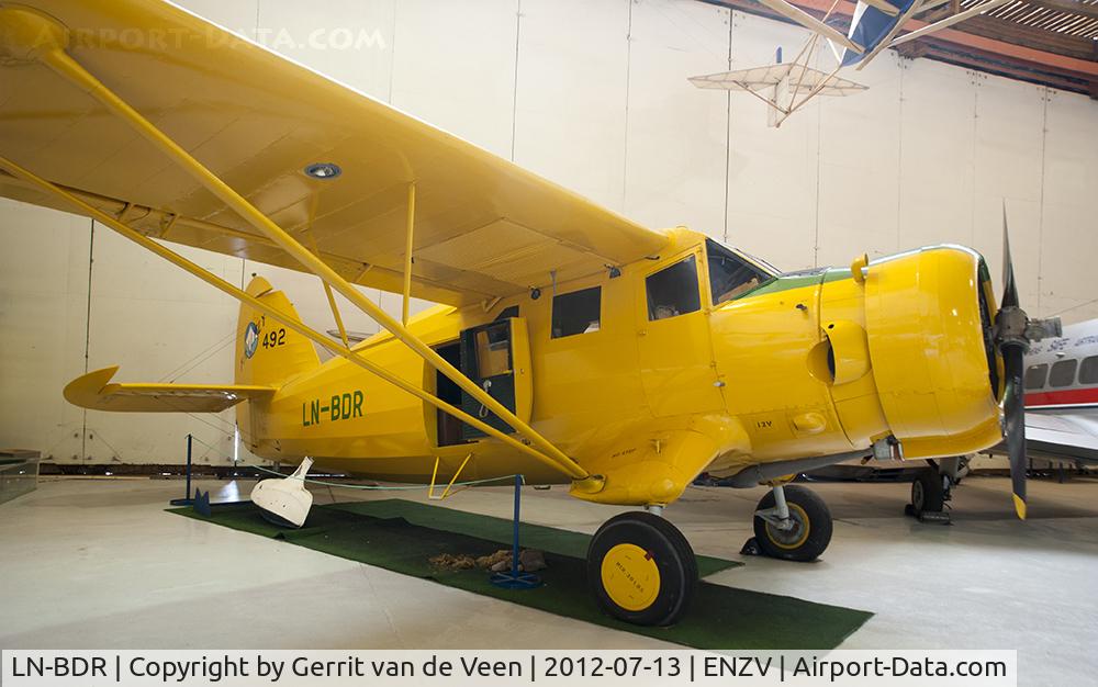 LN-BDR, Noorduyn Norseman IV C/N 92, On tail FJELLFLY and 492 Musuem Stavanger/Sola