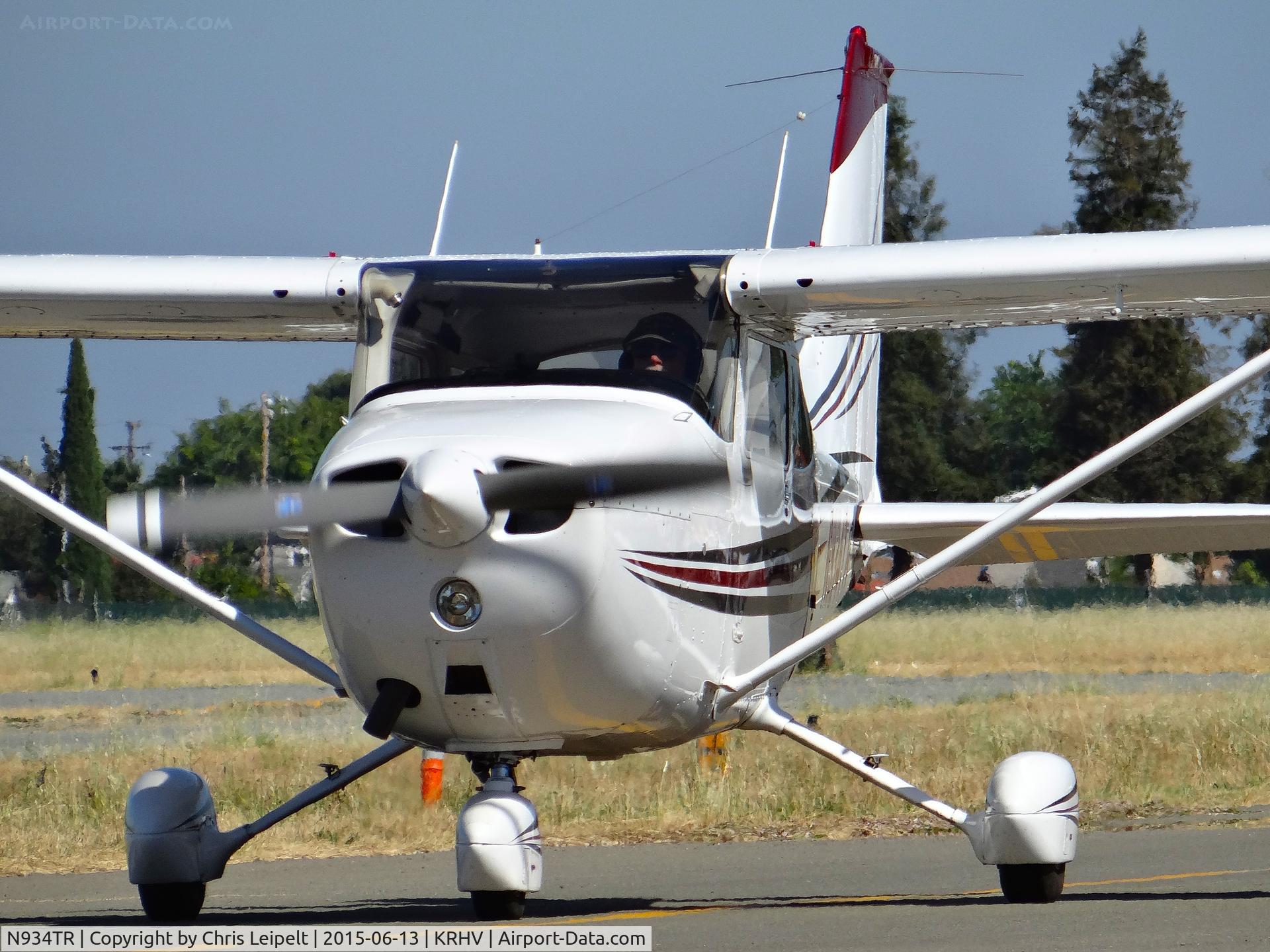 N934TR, 1977 Cessna 172N C/N 17269190, Aris Leasing Inc. (Sunnyvale, CA) 1977 Cessna 172N taxing out for departure at Reid Hillview Airport, San Jose, CA.
