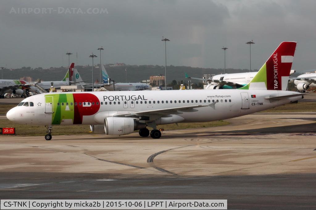 CS-TNK, 2000 Airbus A320-214 C/N 1206, Taxiing
