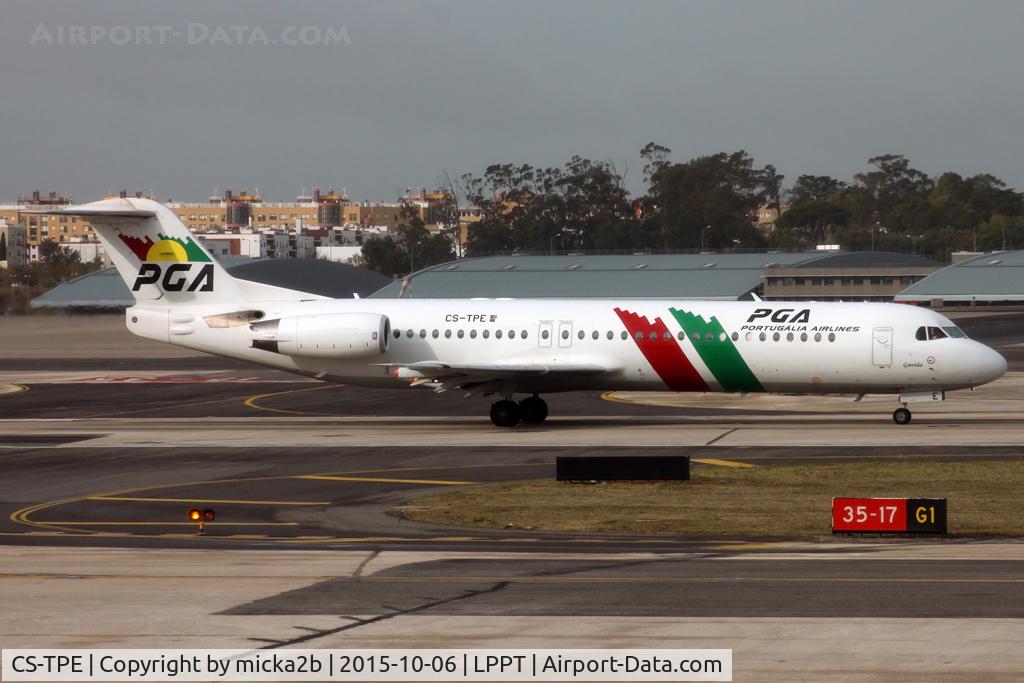 CS-TPE, 1991 Fokker 100 (F-28-0100) C/N 11342, Taxiing