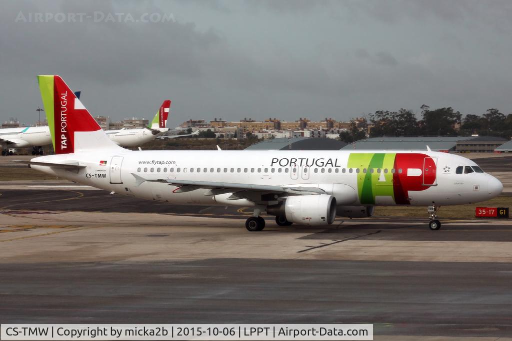 CS-TMW, 2001 Airbus A320-214 C/N 1667, Taxiing. Scrapped in march 2025.