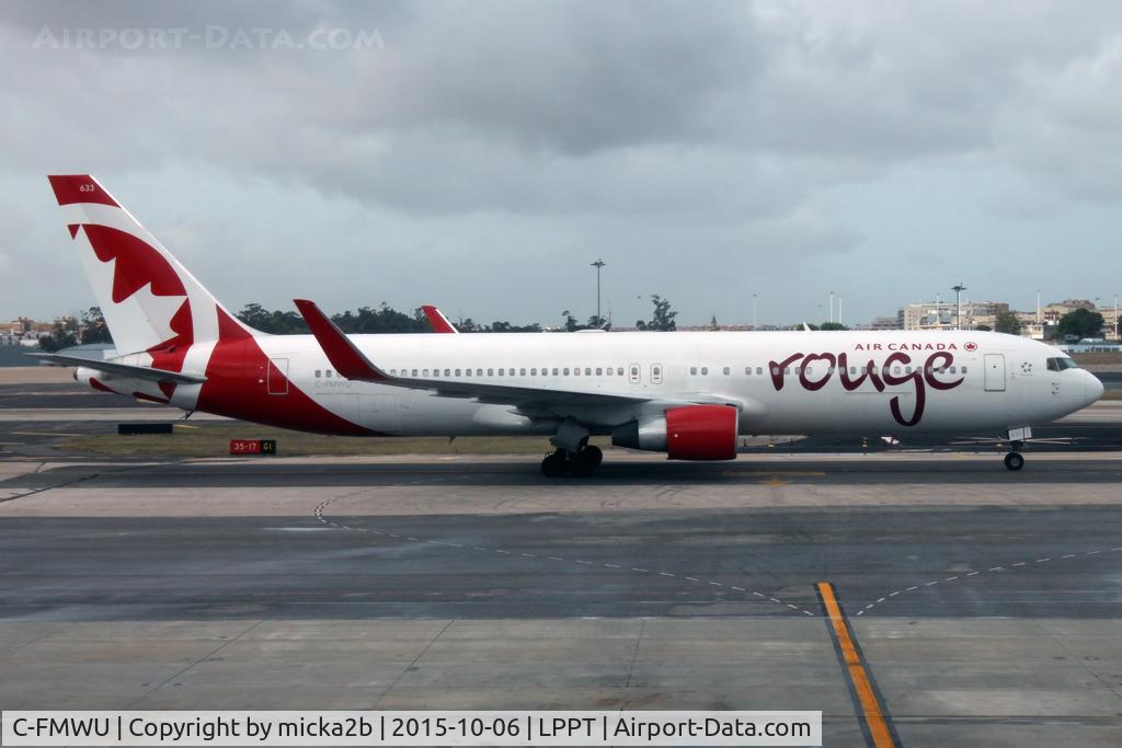 C-FMWU, 1995 Boeing 767-333 C/N 25585, Taxiing