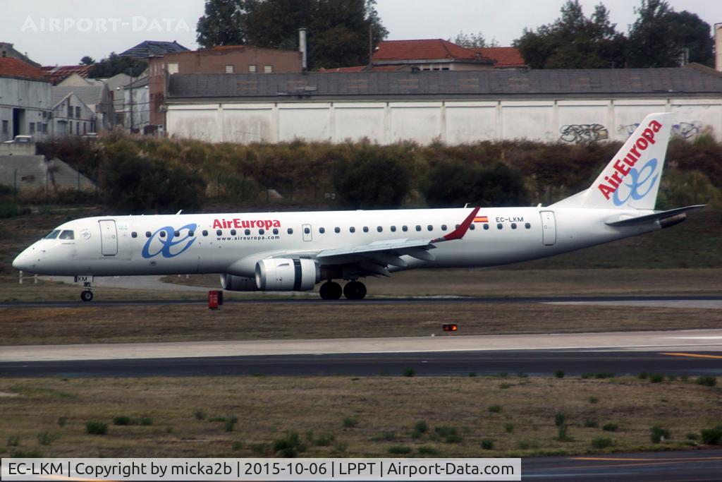 EC-LKM, 2011 Embraer 195LR (ERJ-190-200LR) C/N 19000425, Taxiing