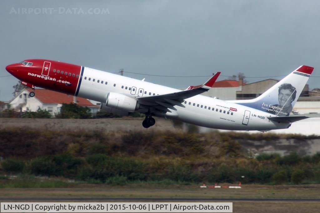 LN-NGD, 2012 Boeing 737-8JP C/N 39049/4161, Take off