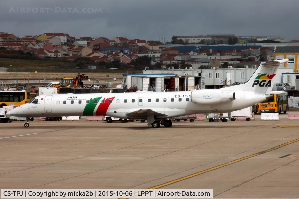 CS-TPJ, 1997 Embraer EMB-145EP (ERJ-145EP) C/N 145036, Taxiing