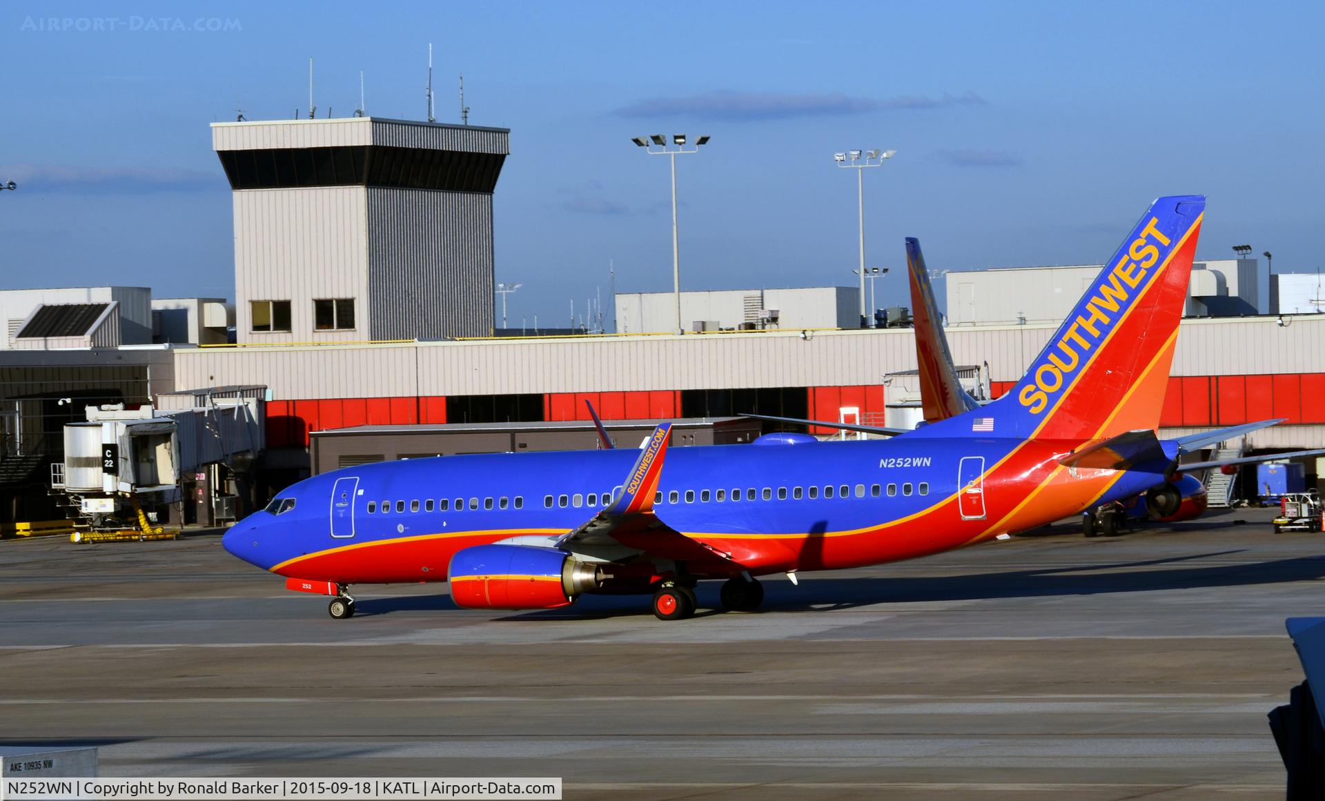 N252WN, 2006 Boeing 737-7H4 C/N 34973, Taxi Atlanta