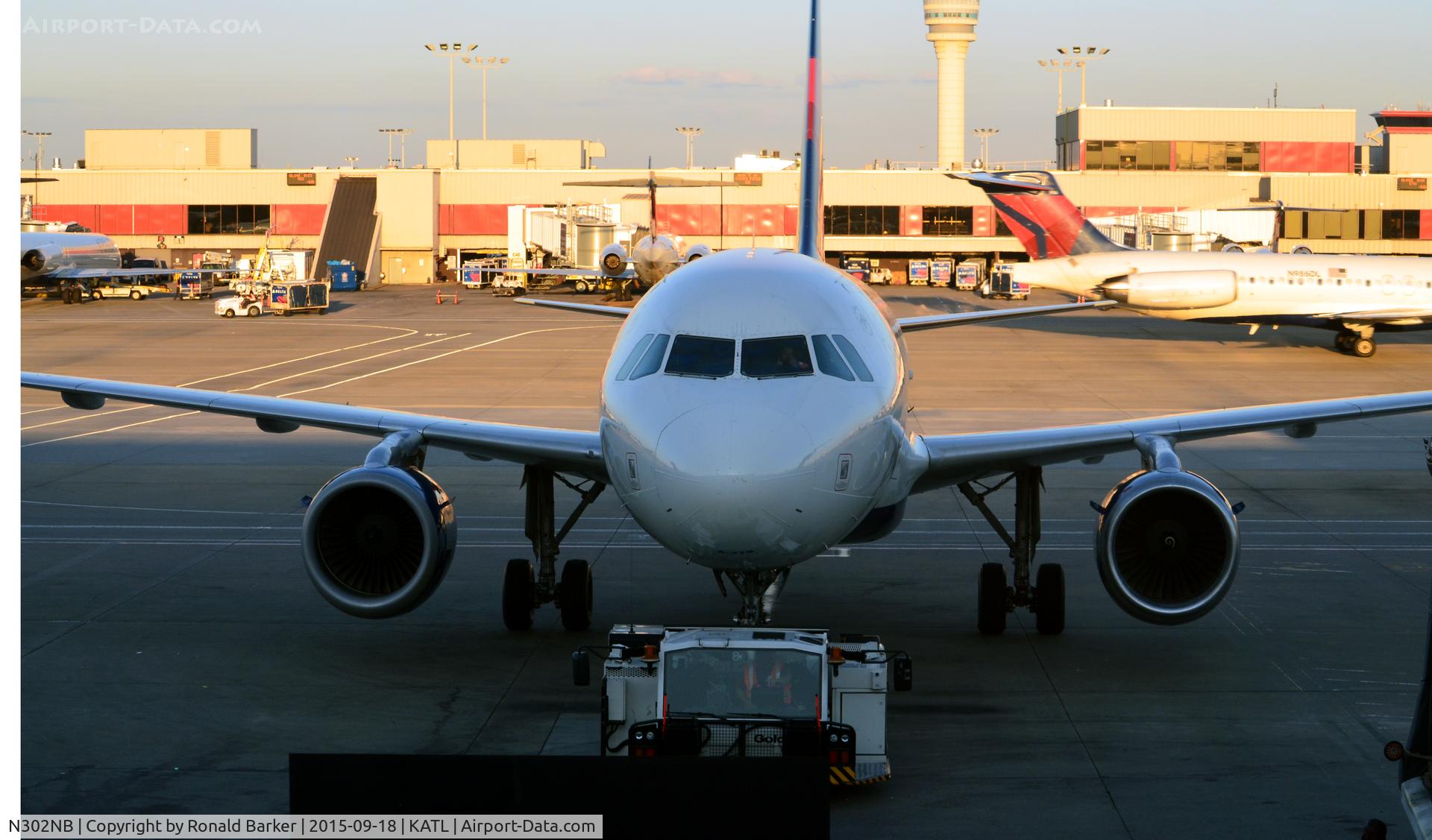N302NB, 1999 Airbus A319-114 C/N 1062, At the gate Atlanta