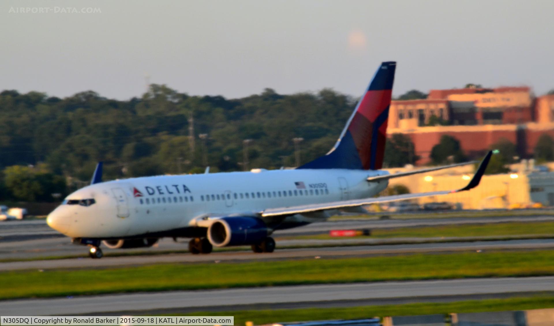 N305DQ, Boeing 737-732 C/N 29645, Taxi Atlanta