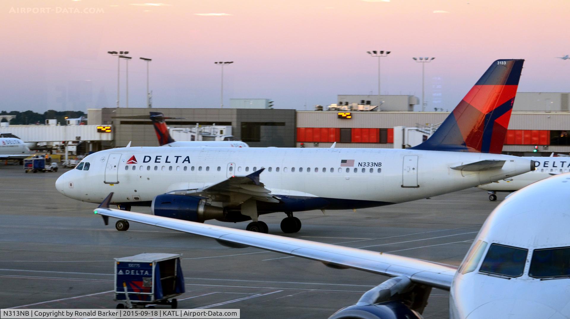 N313NB, 2000 Airbus A319-114 C/N 1186, Taxi Atlanta