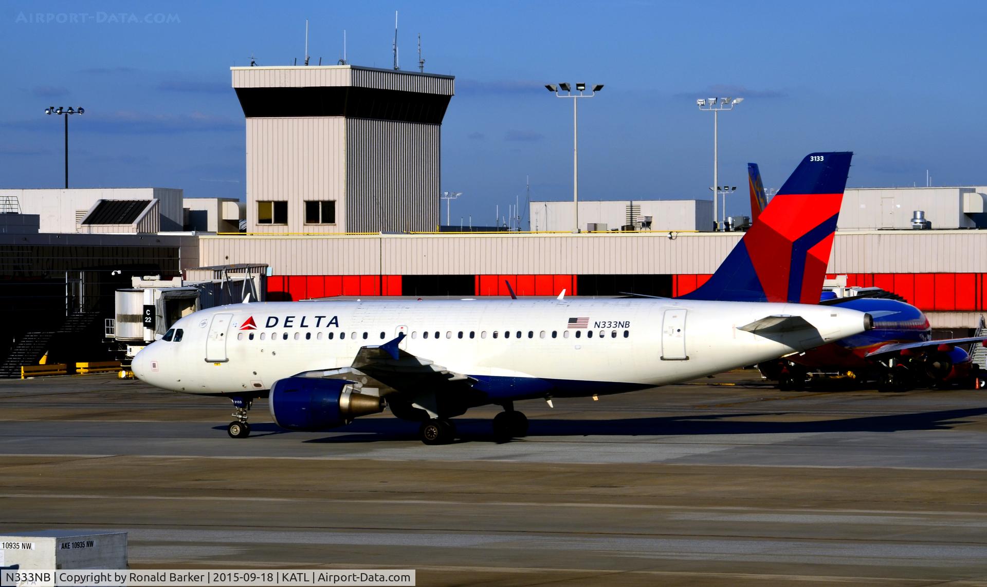 N333NB, 2001 Airbus A319-114 C/N 1582, Taxi Atlanta