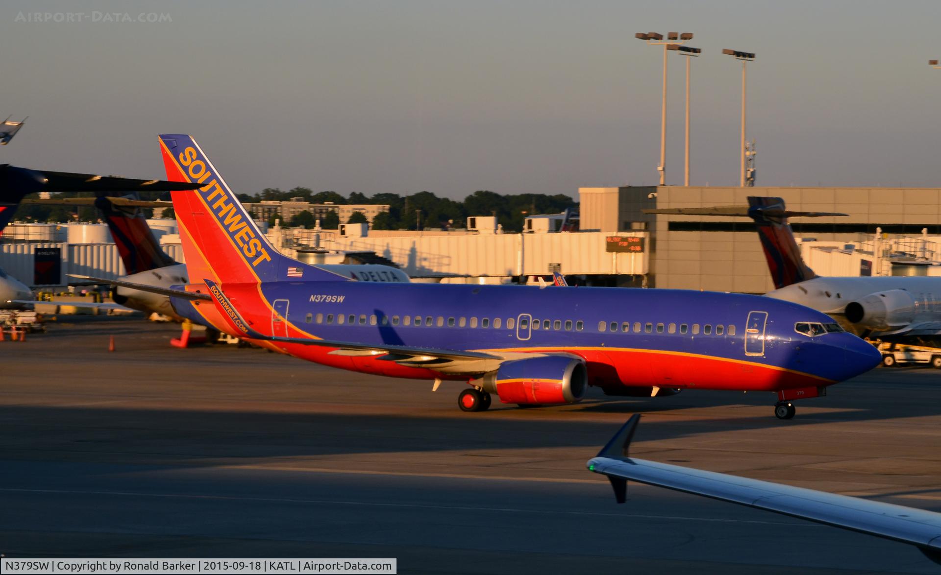 N379SW, 1994 Boeing 737-3H4 C/N 26586, Taxi Atlanta