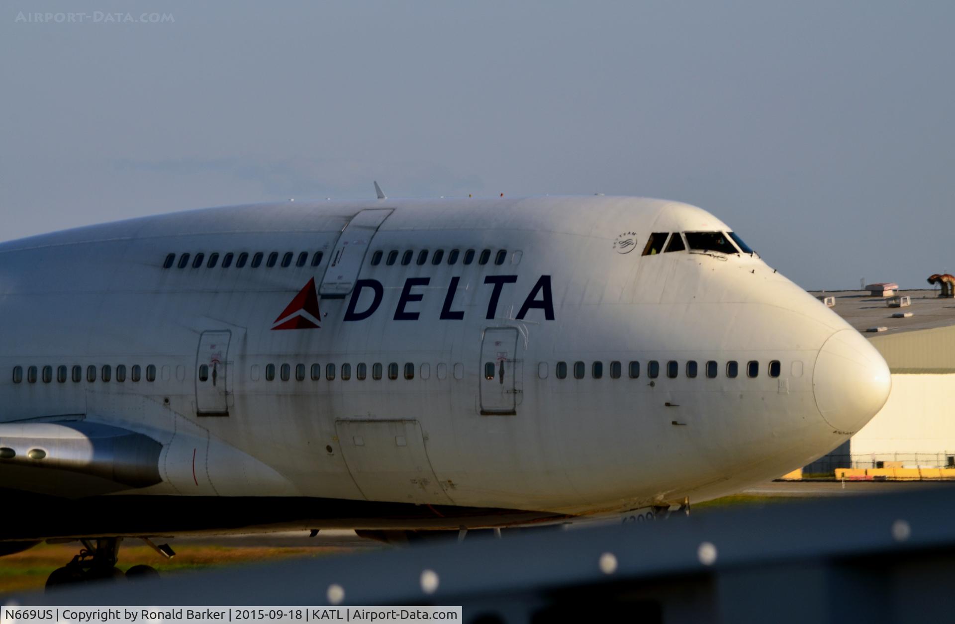 N669US, 1990 Boeing 747-451 C/N 24224, Taxi Atlanta