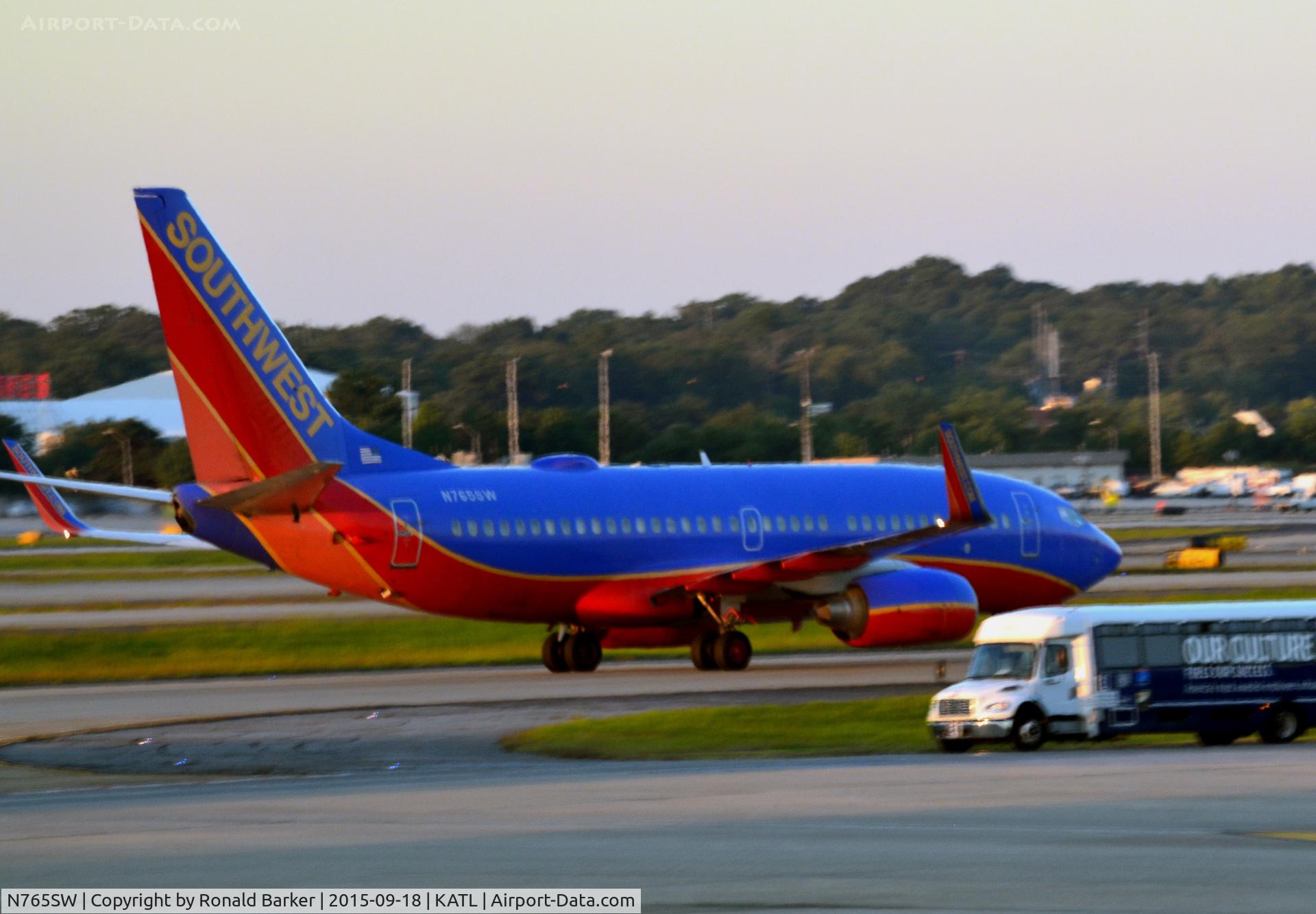 N765SW, 2000 Boeing 737-7H4 C/N 29805, Taxi Atlanta