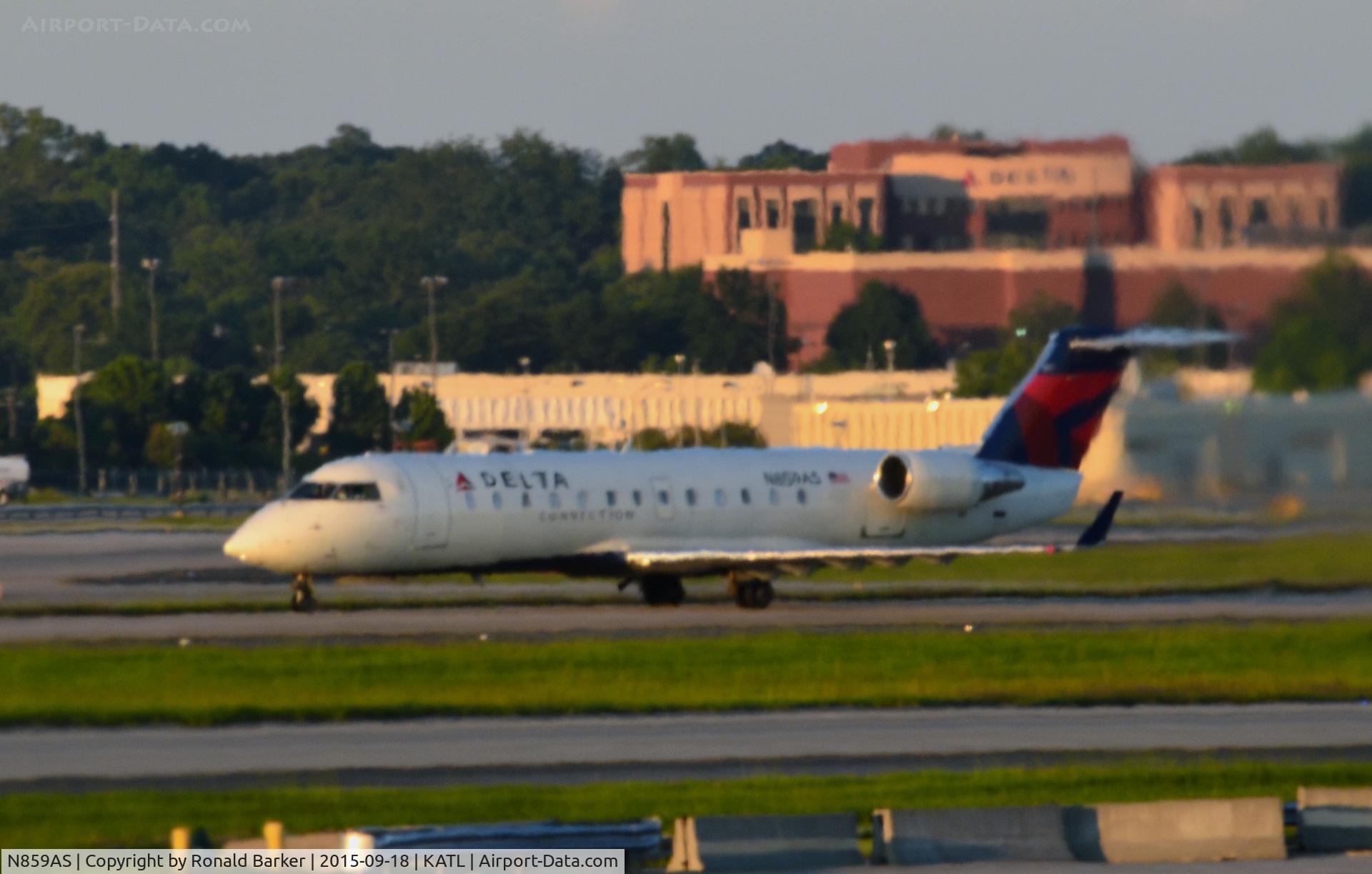 N859AS, 2000 Bombardier CRJ-200ER (CL-600-2B19) C/N 7421, Taxi Atlanta