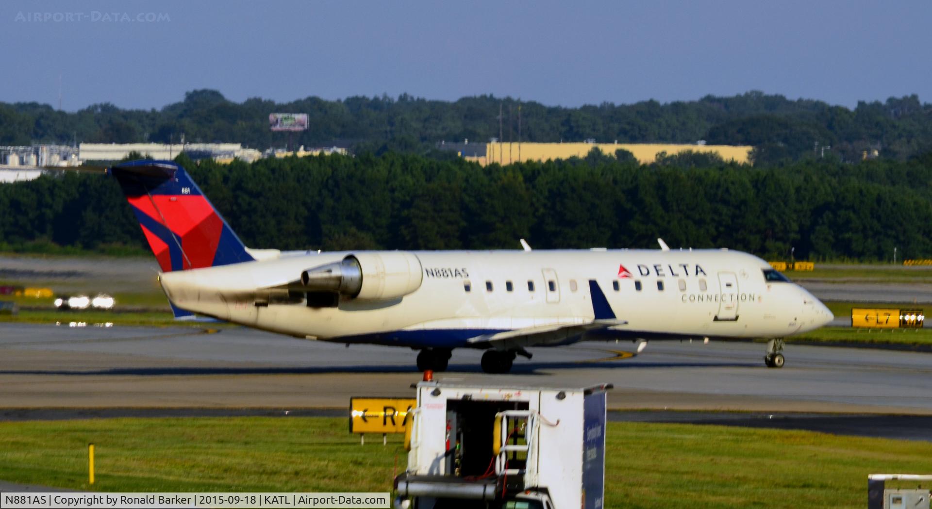 N881AS, 2001 Bombardier CRJ-200ER (CL-600-2B19) C/N 7496, Taxi Atlanta