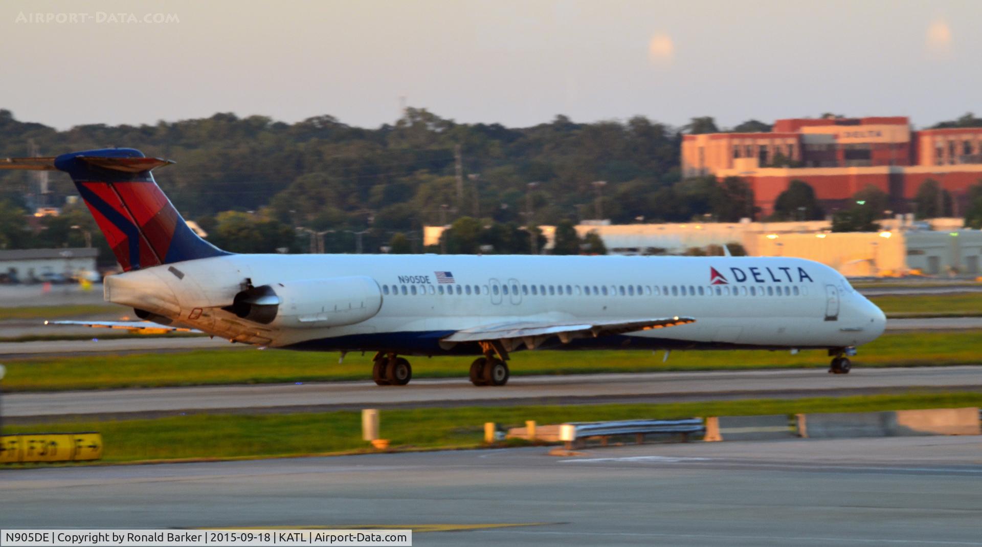N905DE, 1992 McDonnell Douglas MD-88 C/N 53410, Taxi Atlanta