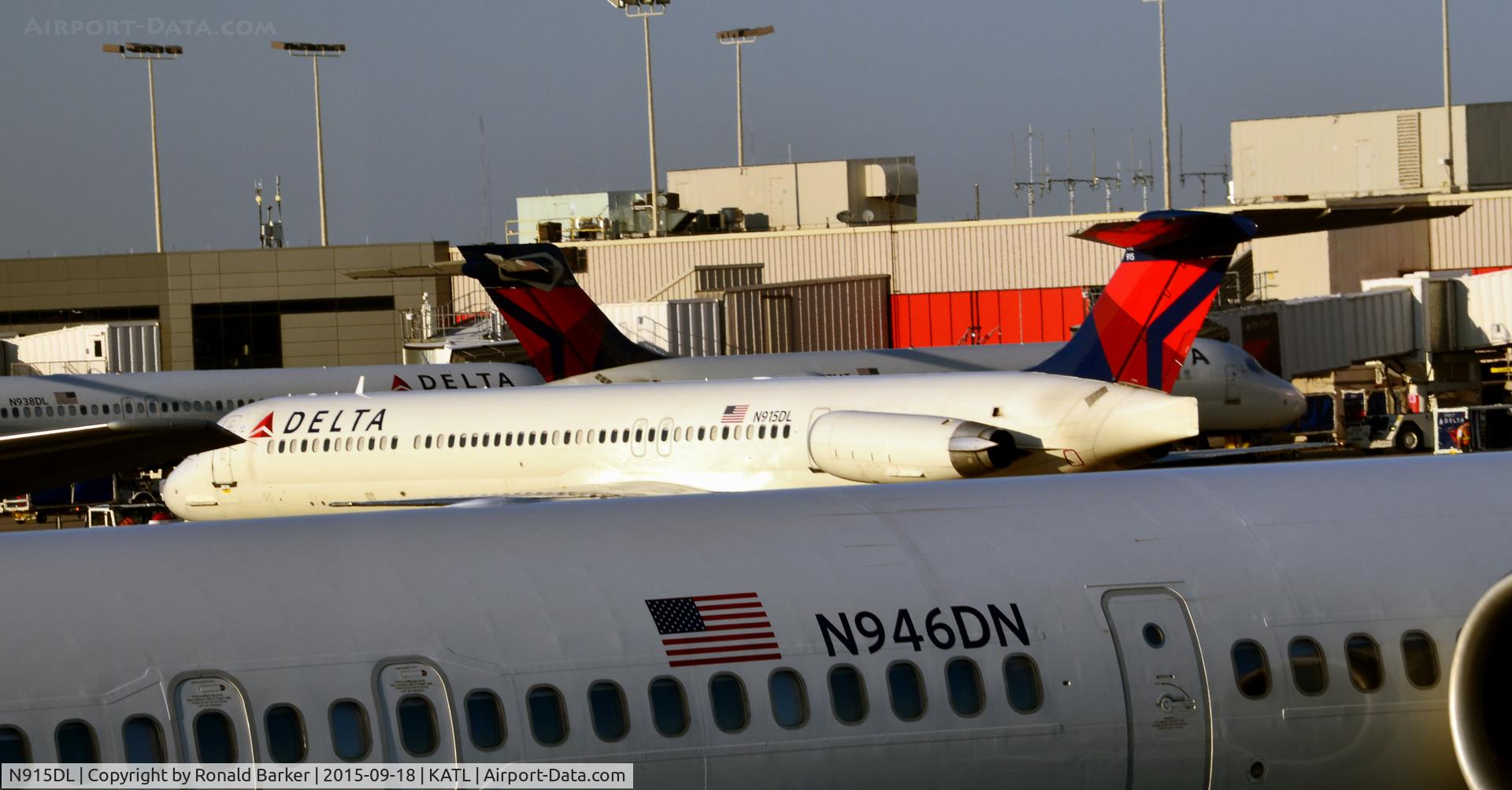 N915DL, 1988 McDonnell Douglas MD-88 C/N 49546, Pushback Atlanta