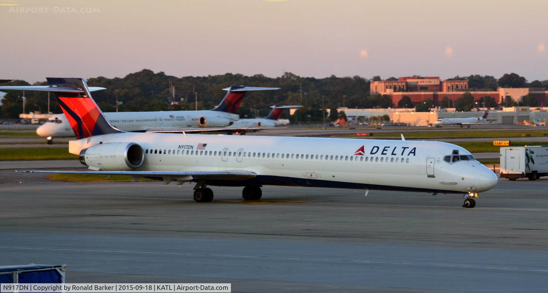 N917DN, 1996 McDonnell Douglas MD-90-30 C/N 53552, Taxi Atlanta