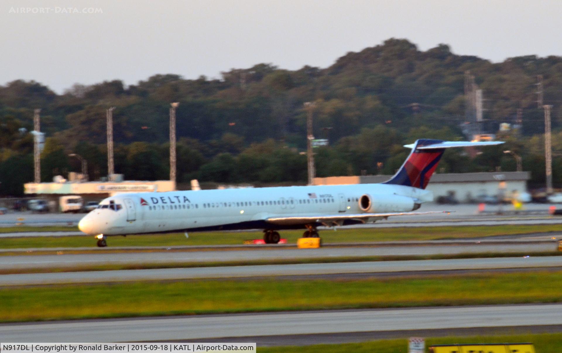 N917DL, 1988 McDonnell Douglas MD-88 C/N 49573, Taxi Atlanta