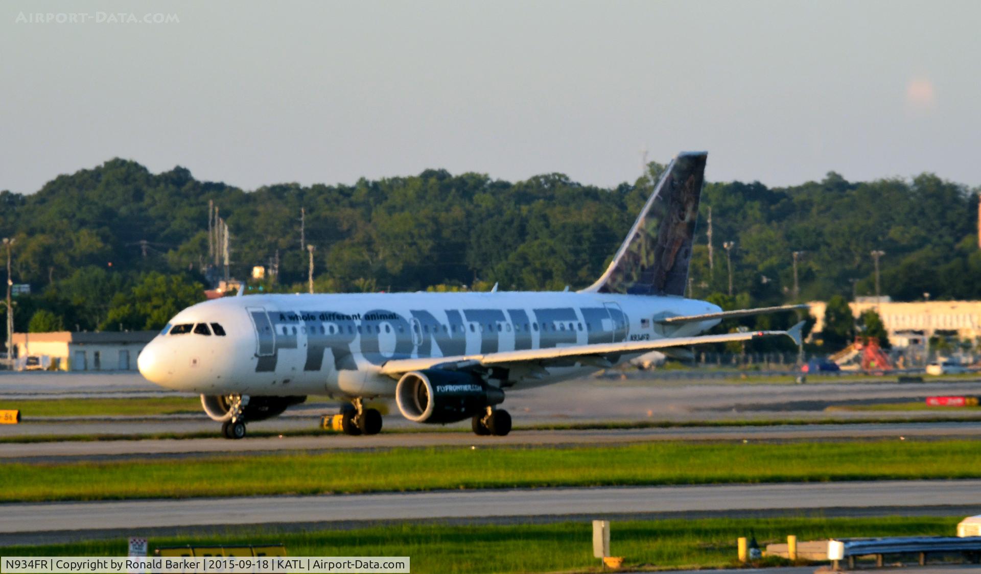N934FR, 2004 Airbus A319-111 C/N 2287, Taxi Atlanta