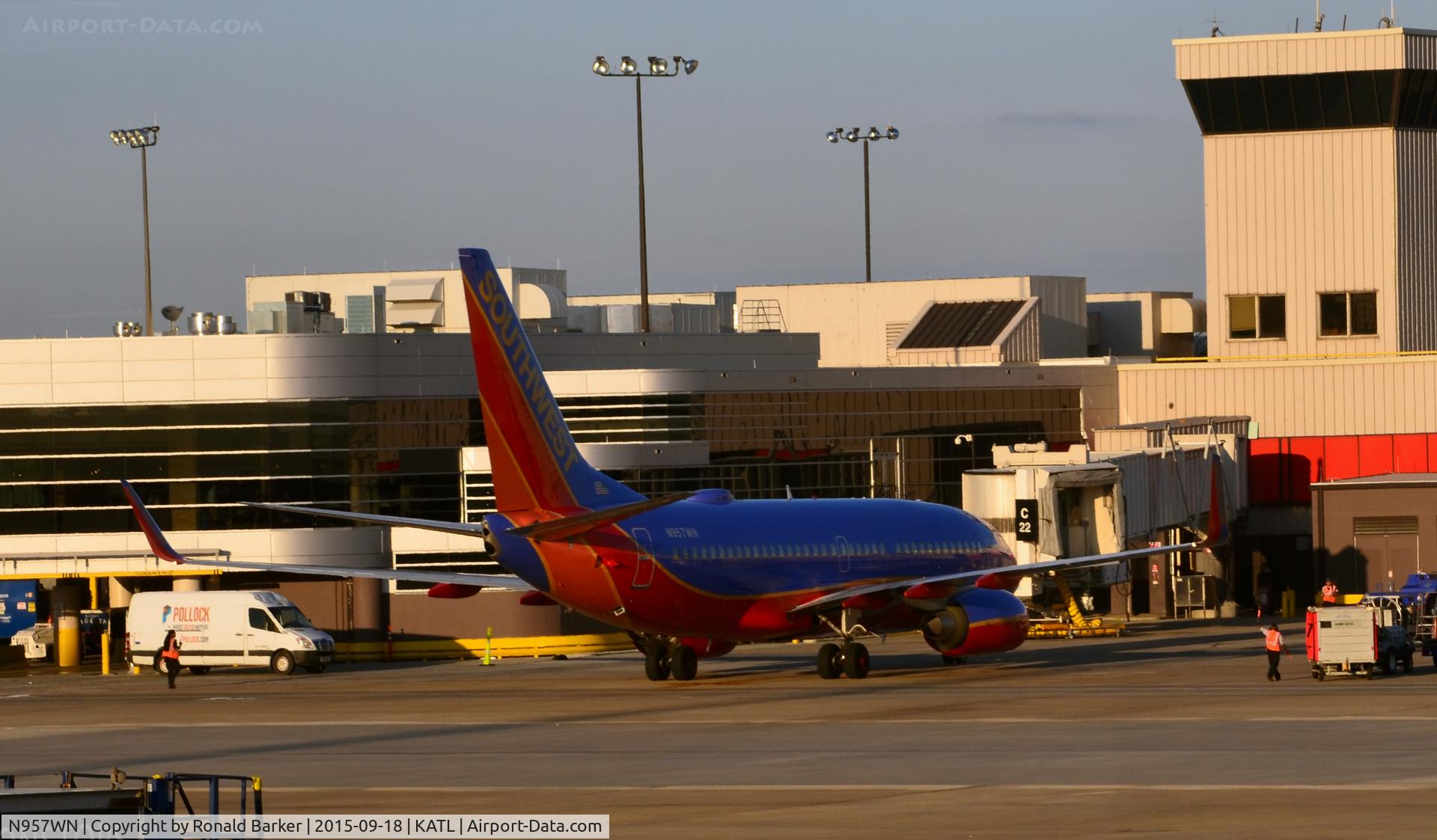 N957WN, 2011 Boeing 737-7H4 C/N 41528, Taxi Atlnata