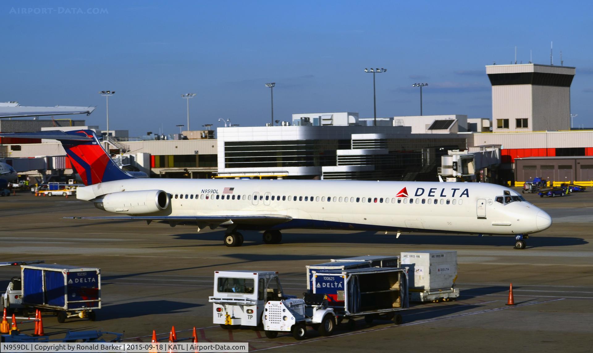 N959DL, 1990 McDonnell Douglas MD-88 C/N 49978, taxi Atlanta