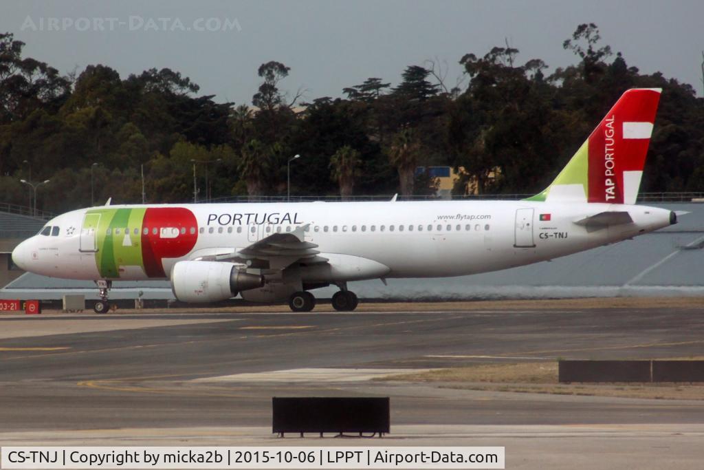 CS-TNJ, 2000 Airbus A320-214 C/N 1181, Taxiing