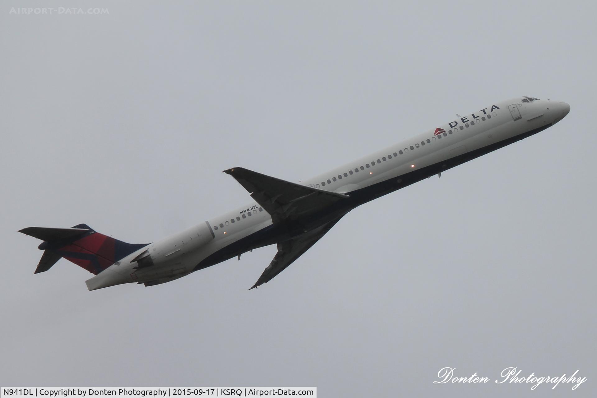 N941DL, 1989 McDonnell Douglas MD-88 C/N 49814, Delta Flight 2298 (N941DL) departs Sarasota-Bradenton International Airport enroute to Hartsfield-Jackson Atlanta International Airport