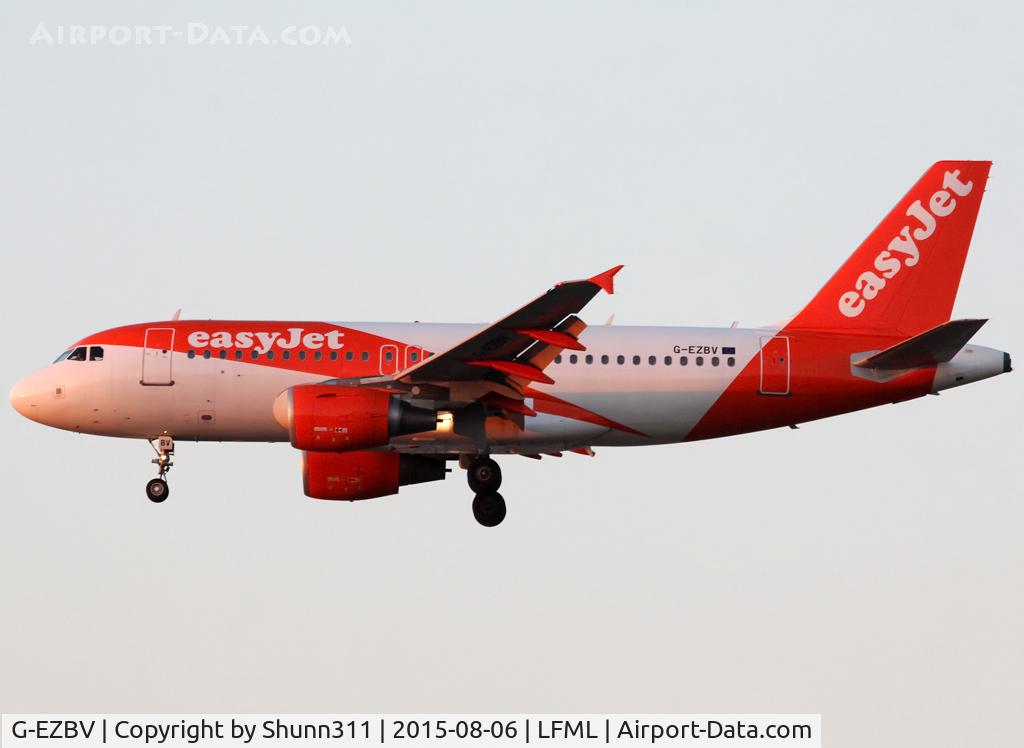 G-EZBV, 2007 Airbus A319-111 C/N 3122, Landing rwy 32R in new c/s
