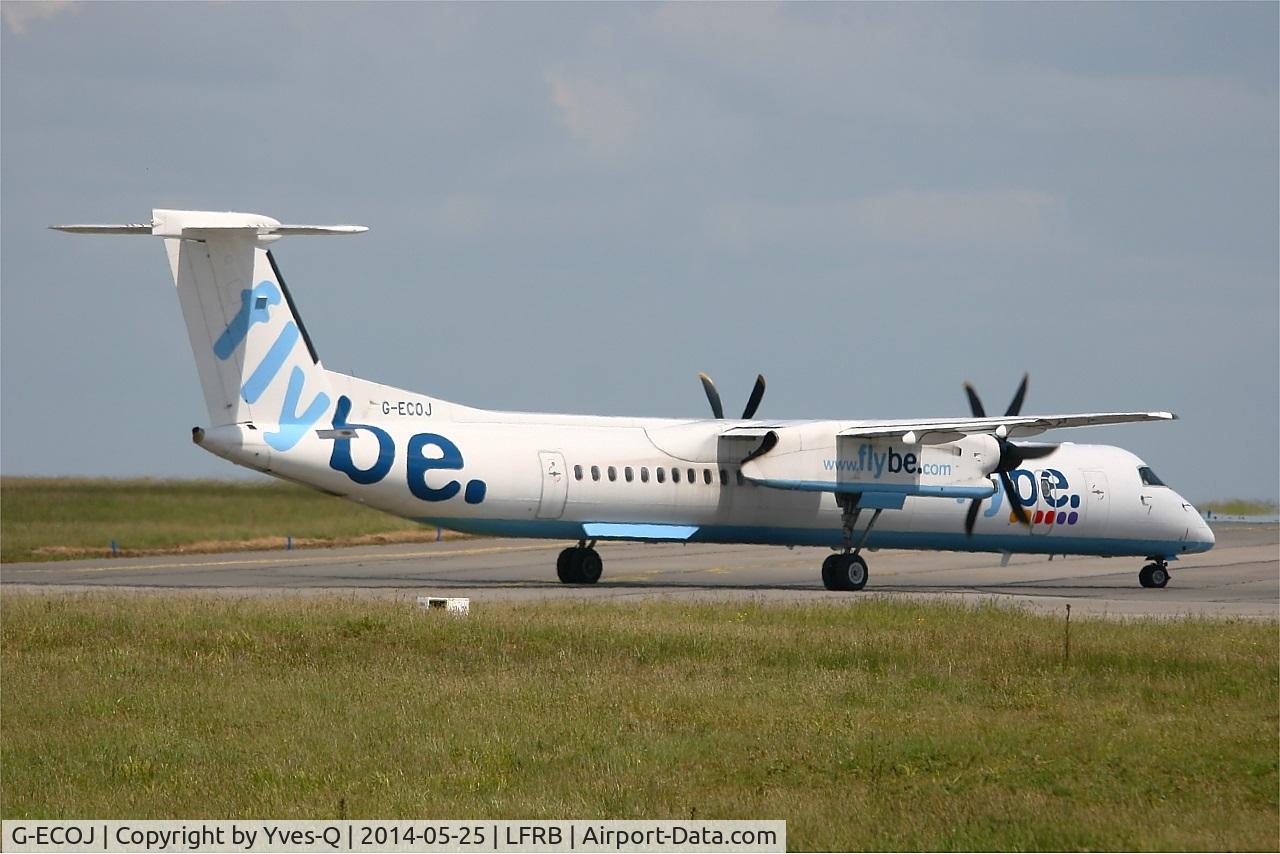 G-ECOJ, 2008 De Havilland Canada DHC-8-402Q Dash 8 C/N 4229, De Havilland Canada DHC-8-402Q Dash 8, Taxiing to boarding area, Brest-Bretagne airport (LFRB-BES)