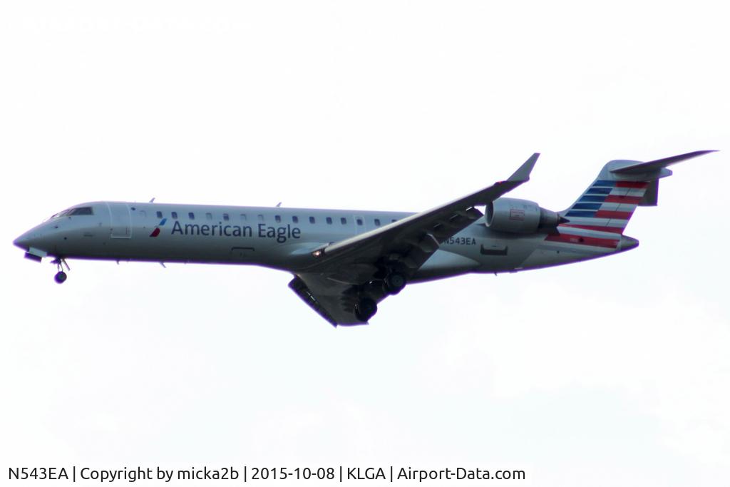 N543EA, 2011 Bombardier CRJ-700 (CL-600-2C10) Regional Jet C/N 10323, Landing