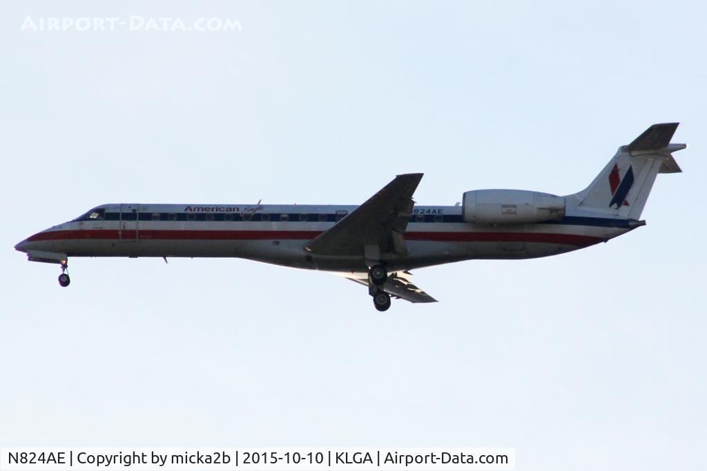 N824AE, 2002 Embraer ERJ-140LR (EMB-135KL) C/N 145584, Landing