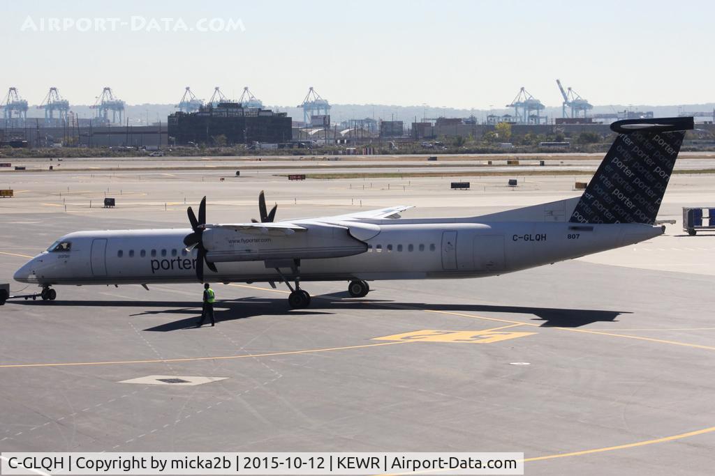 C-GLQH, 2008 De Havilland Canada DHC-8-402Q Dash 8 C/N 4225, Taxiing