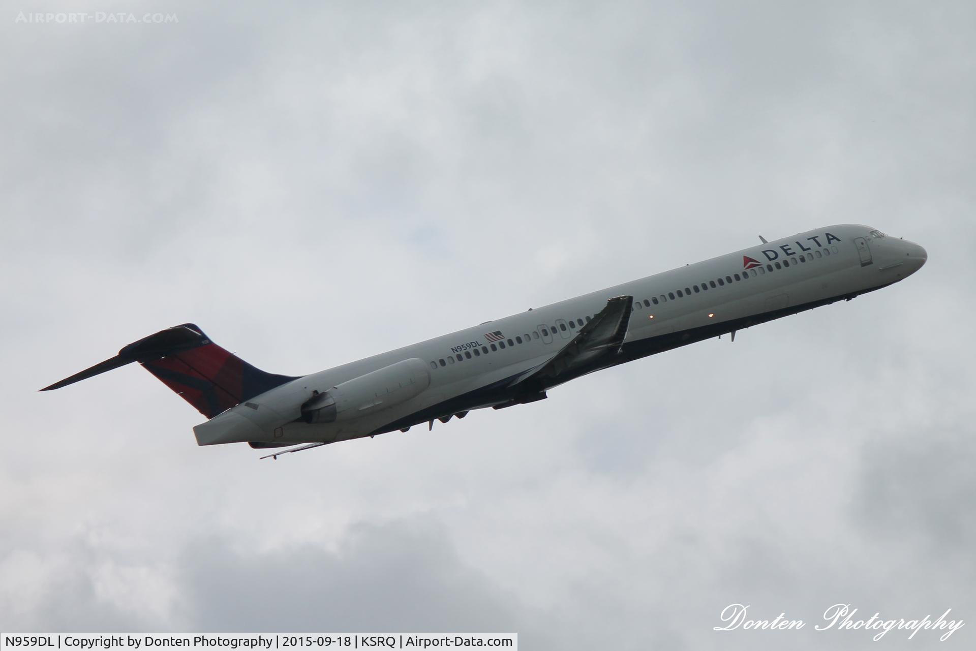 N959DL, 1990 McDonnell Douglas MD-88 C/N 49978, Delta Flight 2298 (N959DL) departs Sarasota-Bradenton International Airport enroute to Hartsfield-Jackson Atlanta International Airport