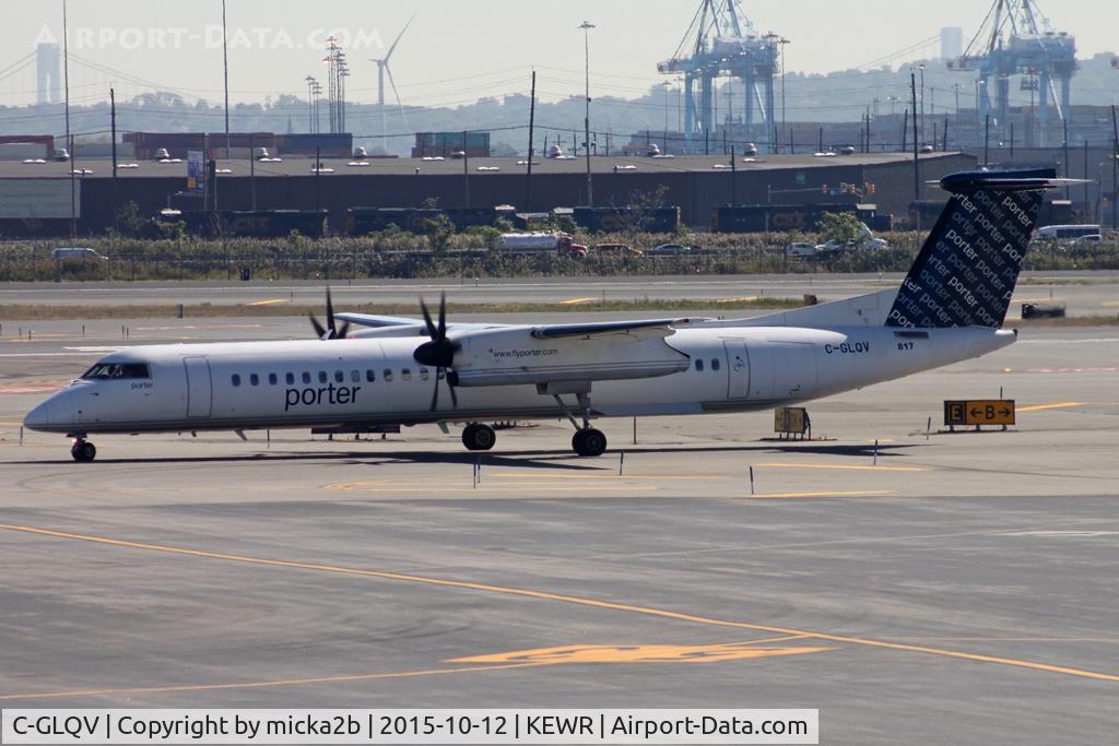 C-GLQV, 2009 De Havilland Canada DHC-8-402Q Dash 8 C/N 4279, Taxiing