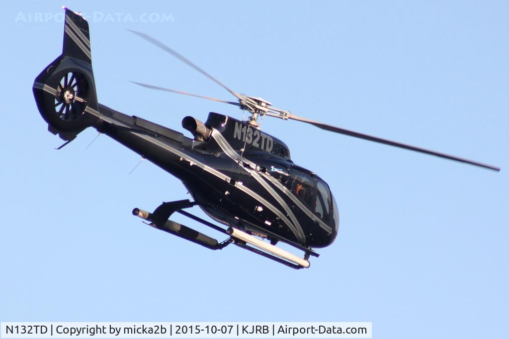 N132TD, 2014 Airbus Helicopters EC-130T-2 C/N 7883, In flight