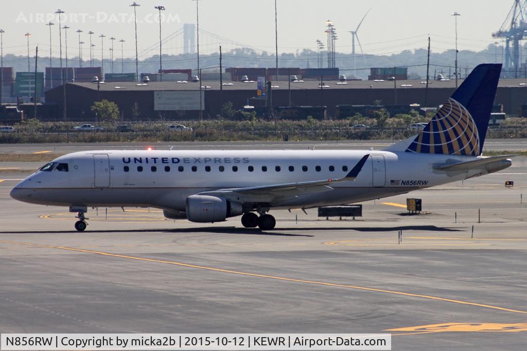 N856RW, 2005 Embraer 170SE (ERJ-170-100SE) C/N 17000078, Taxiing