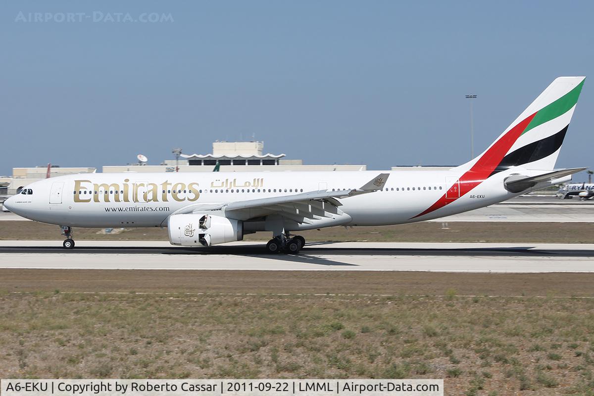 A6-EKU, 1999 Airbus A330-243 C/N 295, Runway 31