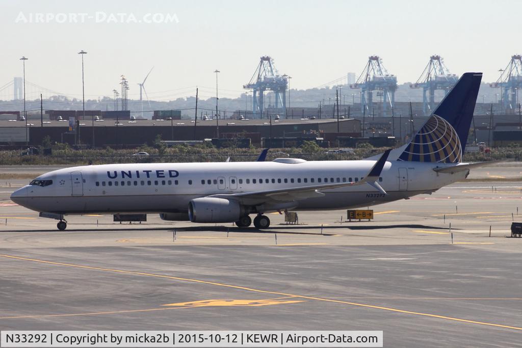 N33292, 2004 Boeing 737-824 C/N 33455, Taxiing