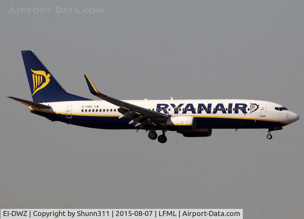 EI-DWZ, 2008 Boeing 737-8AS C/N 33628, Landing rwy 31L
