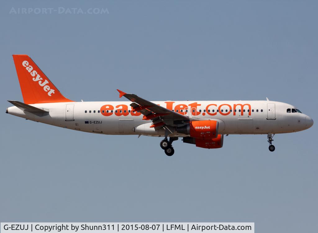 G-EZUJ, 2011 Airbus A320-214 C/N 4740, Landing rwy 31L