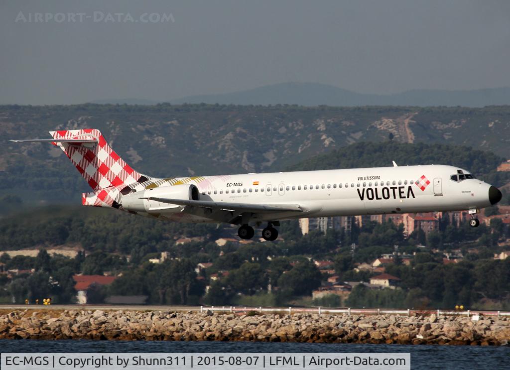 EC-MGS, 2000 Boeing 717-2CM C/N 55061, Landing rwy 31L with additional 'Volotissima' titles