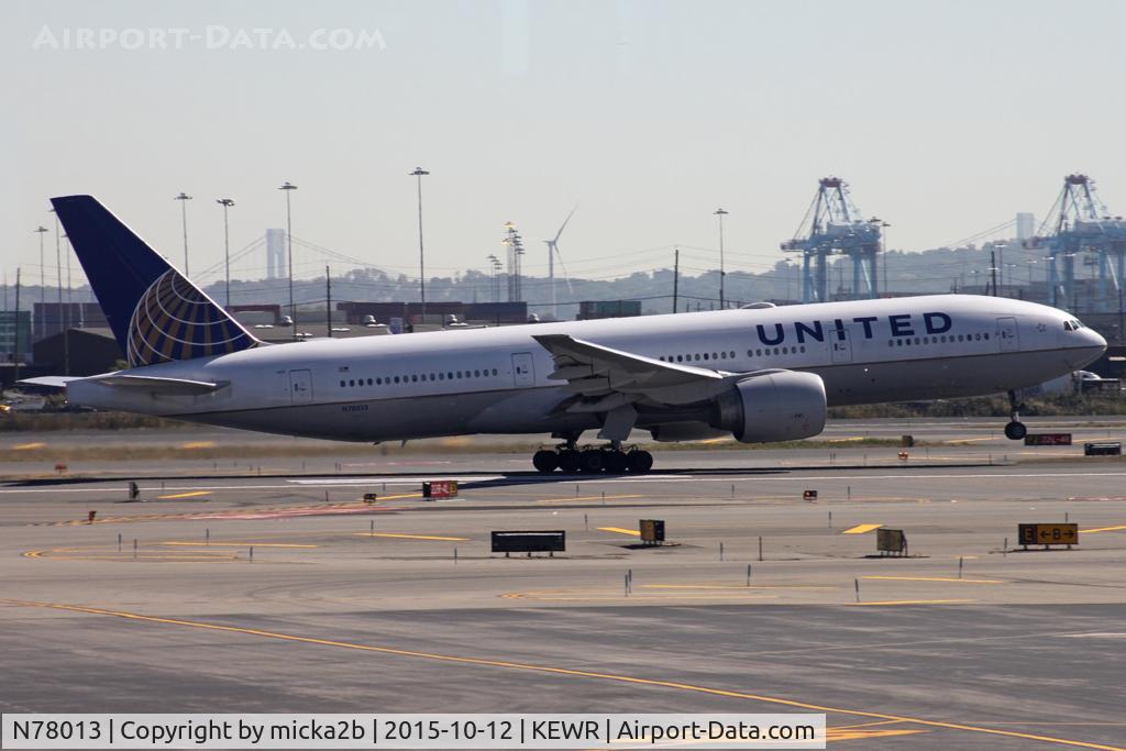 N78013, 1999 Boeing 777-224 C/N 29861, Take off