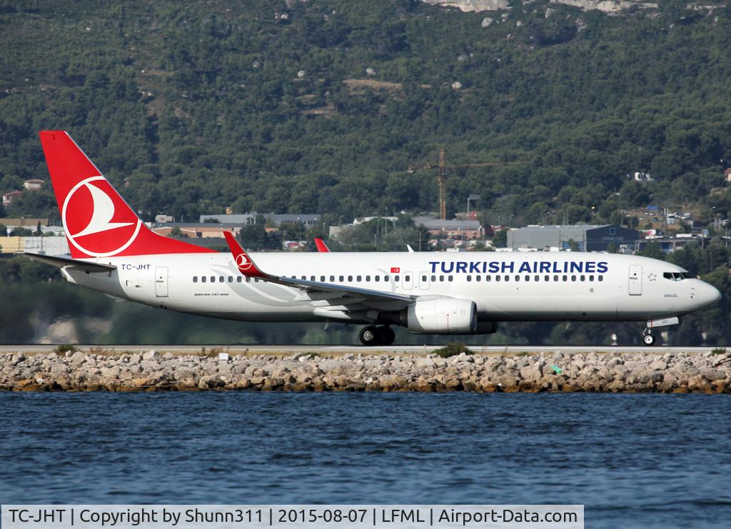 TC-JHT, 2013 Boeing 737-8F2 C/N 42001, Taking off from rwy 31L in new c/s